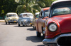 cinq voitures classiques cubaines