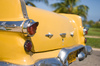 voiture classique cubaine jaune